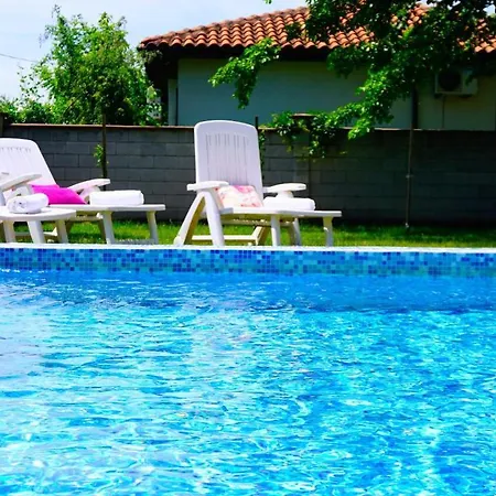 нолан с басейн - Nolan With Private Pool Sokolovo