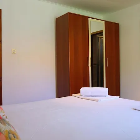 нолан с басейн - Nolan With Private Pool Sokolovo