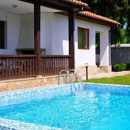 Case de vacanță нолан с басейн - Nolan With Private Pool Sokolovo