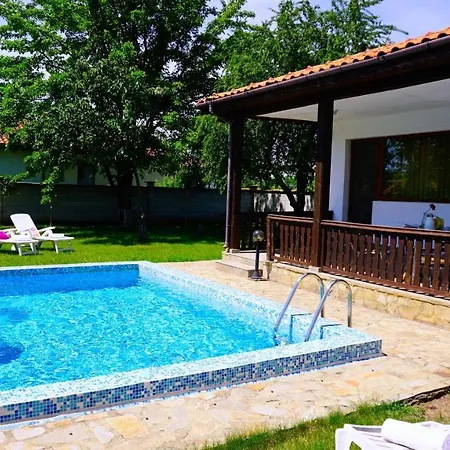 нолан с басейн - Nolan With Private Pool