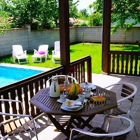 нолан с басейн - Nolan With Private Pool בית נופש Sokolovo