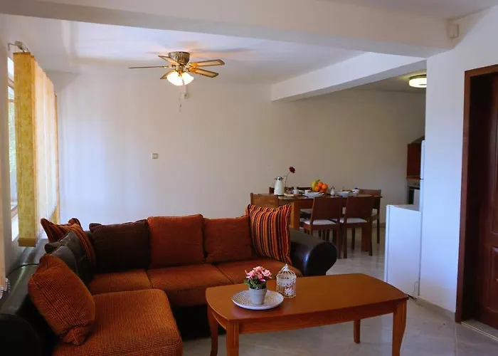 Nyaraló нолан с басейн - Nolan With Private Pool