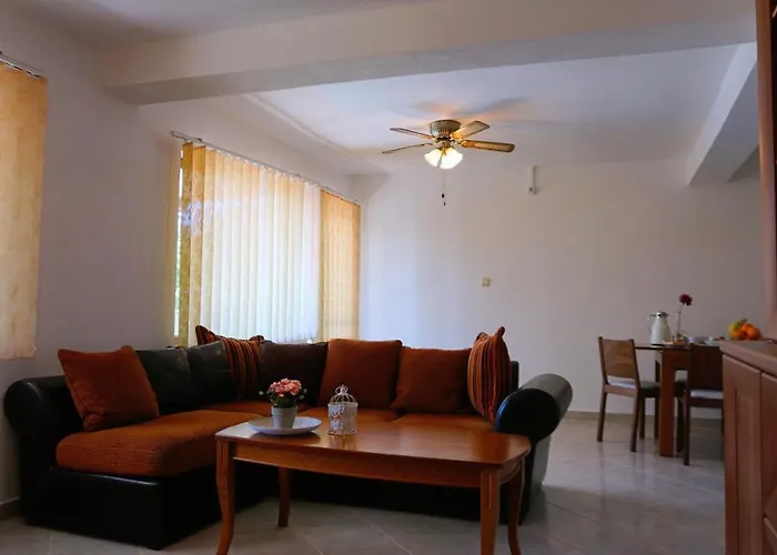 Nyaraló нолан с басейн - Nolan With Private Pool *